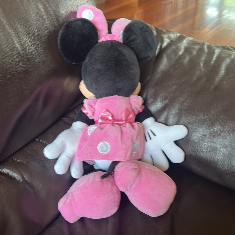 Minnie Mouse - Picture 4 of 5